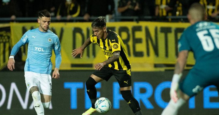 Peñarol gana con gran noche de Facundo Torres