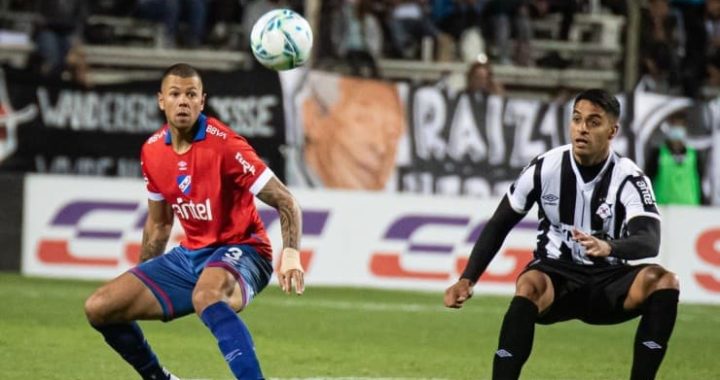 Wanderers vs Nacional con final caliente