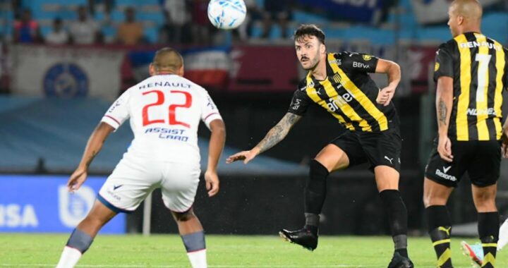 Peñarol se llevó el clásico de verano por penales