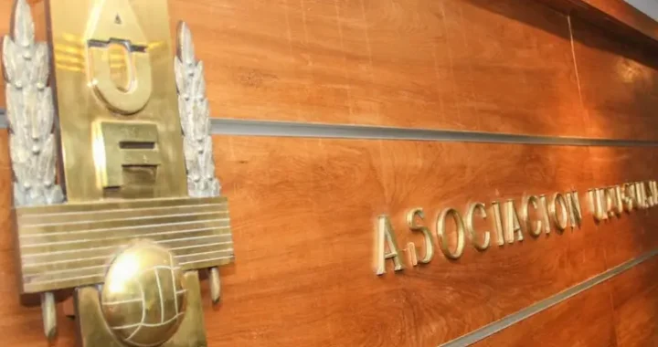 Explotó la bomba de los derechos del fútbol local.