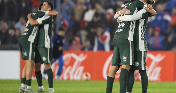 Plaza Colonia sorprendió a Nacional en el Parque Central y lo dejó fuera de la Copa Uruguay