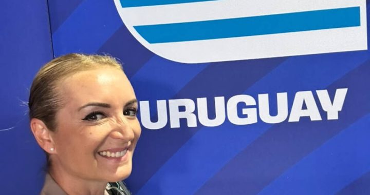 La sheriff uruguaya que emocionó a todos cantando “Cielo de un solo color” en Miami